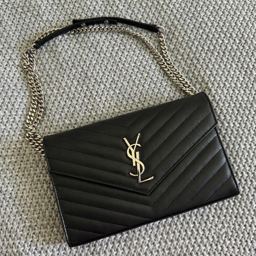YSL ENVELOPE CHAIN WALLET IN GRAIN DE POUDRE
LEATHER